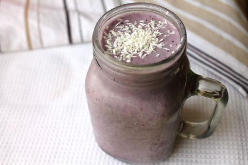 COCONUT BLUEBERRY BANANA SMOOTHIE 100g Frozen Banana 80g Frozen Blueberries 200ml Alpro Coconut milk 3-4 Ice Cubes 20g Protein Powder 10g Shredded Coconut 36 Serves 1 Blend ingredients in a