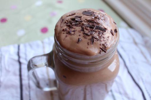CHOCOLATE PEANUT BUTTER SHAKE 30g Chocolate Whey Protein 10g Cocoa Powder 50g Frozen banana 20g Peanut Butter 200ml Almond milk 2-3 Ice Cubes 1 2 tsp Xanthan Gum (optional - to make it thick) 22