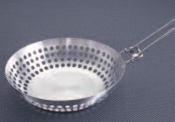 silver non-stick finish. Pan style handle removes or folds for storage.