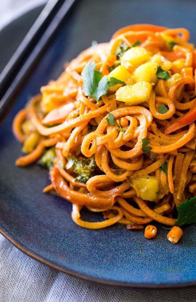 serves 2 VEGAN COCONUT CURRY with sweet potato noodles {GF + Dairy Free} PREP TIME: 5 mins COOK TIME: 20 mins FOR THE CURRY: FOR THE SWEET POTATO NOODLES: FOR THE MANGO SALSA: 1/2 tablespoon coconut