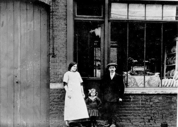 3 1. PAUL s History 1889 : Charlemagne Mayot led the family's destiny into the bakery trade. He ran a small bakery with his wife at rue de la Mackellerie at Croix, near Lille, France.