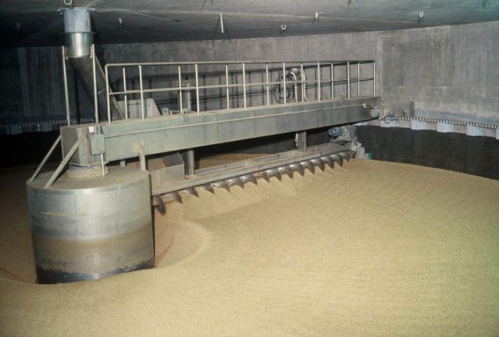 Picture 6: Aerated grains are kilning by Circular kiln. MALT ANALYSIS There are some critical points which affects the desired qualities of beer. Those are 1.