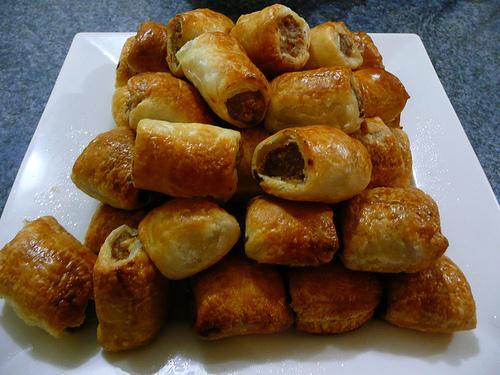 Sausage Rolls 100g Previously made pastry 100g Sausage meat 1 Beaten egg 1. Roll pastry to large rectangle. 2.