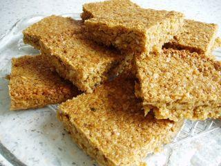 Flapjacks 25g Sugar 75g Golden Syrup 125g Butter 250g Oats 1. Turn oven on 180 C / gas 4. 2. Grease baking tray.