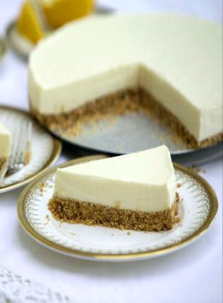 Cheesecake 10 Digestive biscuit 200g Cream cheese 2 tablespoons sugar 75g Butter 142 ml Double cream 1 Lemon 1.