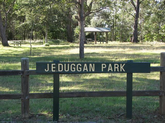 About Duggan Park Duggan Park is an eight-hectare bushland park at the corner of Leslie and Collier Streets in Toowoomba, not far from Picnic Point.