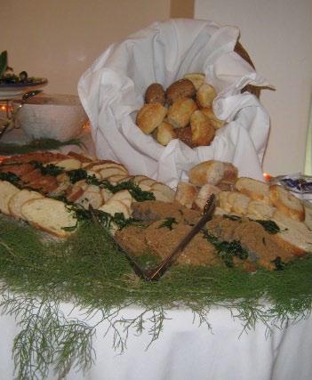 BRUNCH BUFFET MENU COLD BUFFET Fruit juices Assorted yoghurts Selection of breakfast cereals