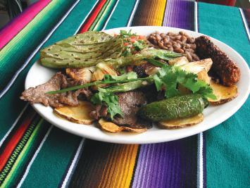 grilled potatoes, boiled beans, pico de gallo, a deep-fried jalapeño, green onions, grilled cactus, and warm tortillas Platillo Mi Rancho PLATILLO GUADALAJARA $