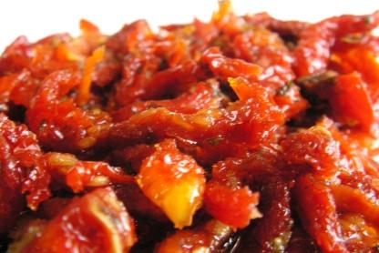 Throughout the processing (from raw material to finished product), physical, chemical and microbiological controls of our Sun-Dried Tomatoes are conducted in our