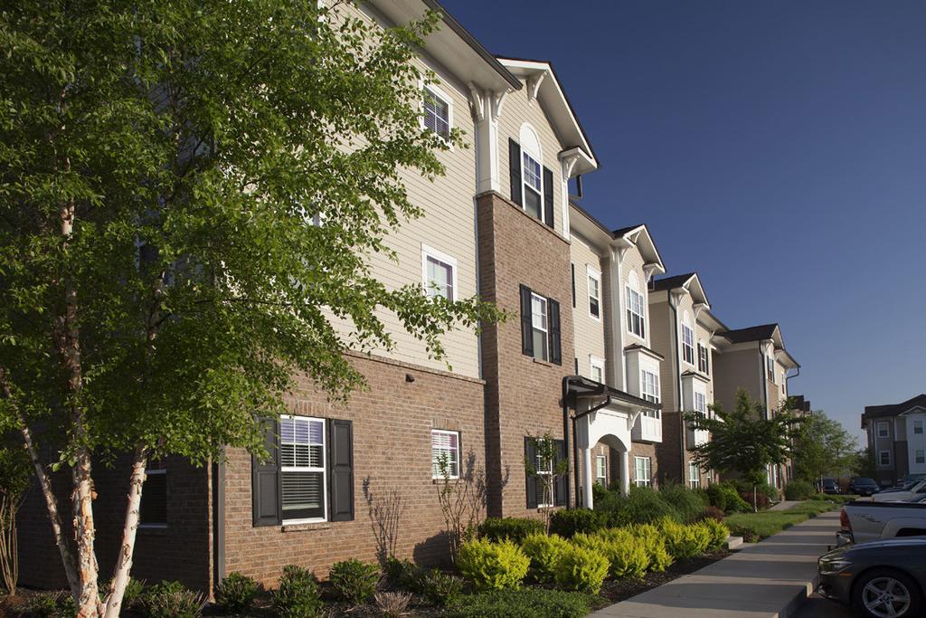 Overlook at Allensville Square Phase II Knoxville, TN Units: 288 CLIENT: JA Murphy Group UNITS: 216 CHALLENGE: This was a difficult and cumbersome transaction as the debt execution consisted of an