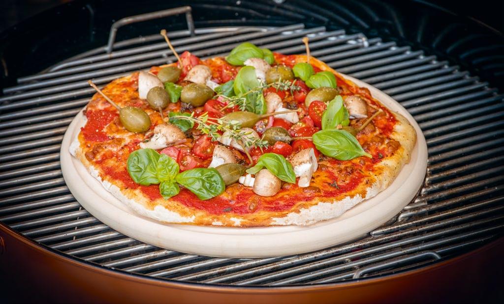 Perfect pizza from your kettle grill With the Denk Pizza Stone you can also make the perfect pizza in a kettle grill. Serve up authentic Italian pizza at your next garden party or BBQ.