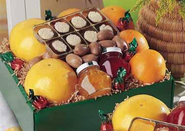 Arranged in the festive shape of a Christmas Tree, discover sweet Navel Oranges, Ruby Red Grapefruit, savory Pistachios, must-have Mixed Nuts and Holiday Chocolates.