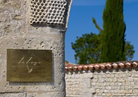 LE LOGIS SUMMER OPEN HOUSE Amid the picturesque vine-covered countryside of the Cognac region, lies Le Logis, an elegant 17th century manor house, home to the world s most superior vodka brand Grey