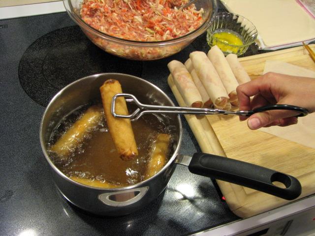 Step 7: Drain the Egg Rolls Once the egg rolls rise to the top of the pan and are golden in color, they are done cooking. Carefully remove them one by one using tongs or chopsticks.