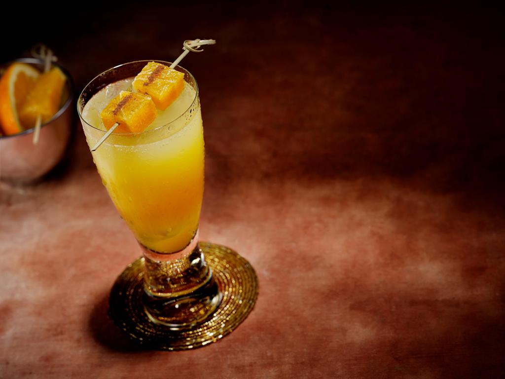 SEXY NAVEL 1 ½ oz. fresh orange juice or tangerine juice ½ oz.