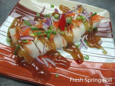filled with carrot, cabbage, and glass noodles served with Thai sweet & sour Fresh Spring Roll Fresh spring roll filled with cucumber, tofu, cabbage,