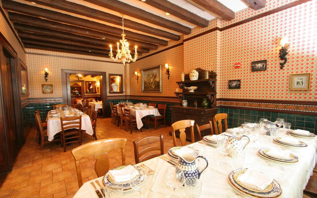 Papas Room Papa s Room is located within the heart of Mama Della s Ristorante and is