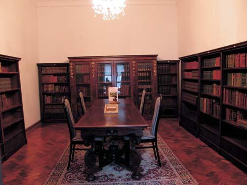 U Našicama je u vlasništvu Hrvatske narodne knjižnice i čitaonice sačuvano 1 067 svezaka knjiga obitelji Pejačević.