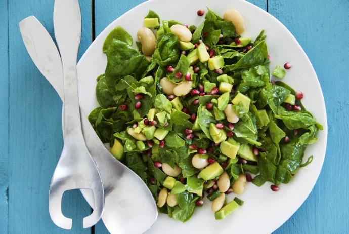 Spinach and Pomegranate Salad with Tarragon Lemon Dressing [Serves 2]** 4 cups baby spinach 1 pomegranate, seeded or 1/3 cup seeds 2 baby leeks, thinly sliced 1 avocado, diced ½ cup white beans,