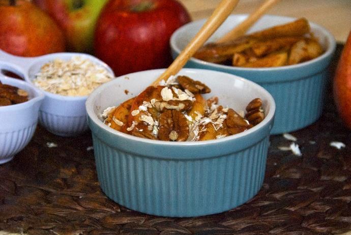 You may not use all ¼ cup of almond milk. Spiced Pear & Apple Crumble [Serves 2]* 1 tbsp. coconut oil 1 green apple, sliced 1 pear, sliced 1 tsp. cinnamon ½ tsp.