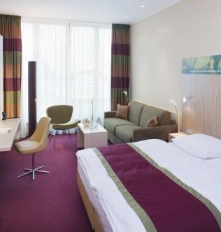 Htel rms The Mövenpick Htel Frankfurt City ffers 288 cntemprary and well-equipped rms spread ver 7 flrs, including 2 Handycap rms and 8 rms furnished fr allergic persns.
