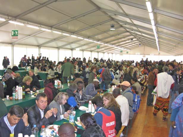 5000 attendees are served lunch
