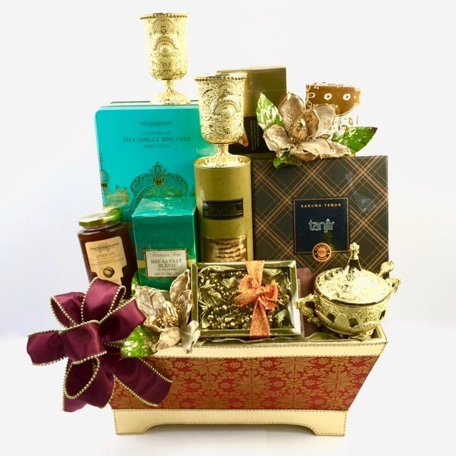 DNRAYA 16 RM600 Delinur s homemade Cookies (Royale cappuccino) 250g Fortnum & Mason Selection of Piccadilly Biscuits 600g Fortnum & Mason Famous Teas (Breakfast blend) 50g Fortnum & Mason Apricot