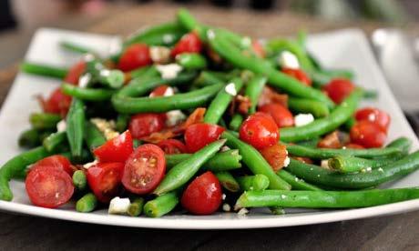 Fresh Green Bean Salad with Balsamic Dressing Yield: Serves 4-6 as a side dish Ingredients 2 punds fresh green beans, ends trimmed if desired 1 pint cherry r grape tmates, halved 1/4 cup live il 3