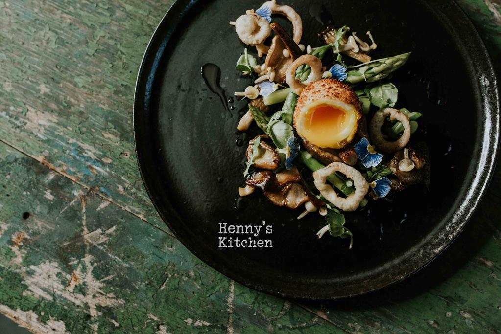 Dine- in menus by Henny s Kitchen Guests can collectively choose up to two choices from each course: Wild mushrooms, poached asparagus and crispy egg Beetroot cured gravlax, beetroot gel, pickled