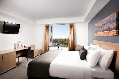 Accommodation Stay with Mantra Whether you're flying in or flying out, Mantra Tullamarine Hotel is the perfect stopover for corporate and leisure travellers looking for a modern hotel just 4 minutes