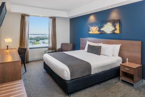 With seamless on demand shuttle bus service to the airport and long term parking next door, Mantra Tullamarine Hotel is the convenient choice whether you're beginning your trip, getting in late after