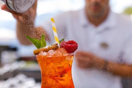 Refreshing ideas for your breaks "Eden Roc" coffee break / CHF 15 per person and break Coffee, selection of teas Orange and grapefruit juice Still and sparkling mineral water Morning: Smoothies and