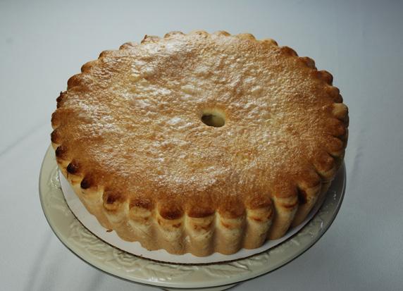 This pie comes in a chocolate graham crust  Size 9 56 4 10 259CK Deep Dish Apple Pie A