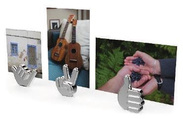 Set of 3, easy load, casual photo display.