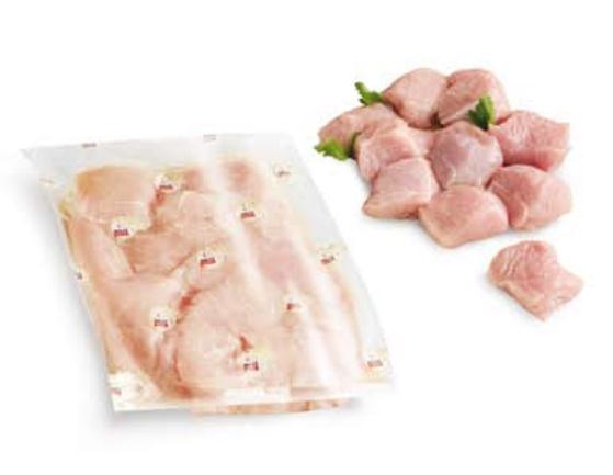 TURKEY BREAST DICES (~50 g) Weight/unit: ~0,9 kg; ~1,5 kg; ~2 kg Ingredients: turkey breast (98.7%), salt (1.3%). In contact with the package the colour of the product might change.