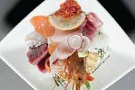 Menù Pranzo / Lunch / SUSHI e TENPURA Misto di 5 pezzi di sushi, 3 tipi assortiti di hosomaki accompagnati da tenpura di verdure e gambero Assorted 5 types of sushi and 3 types of sushi rolls with