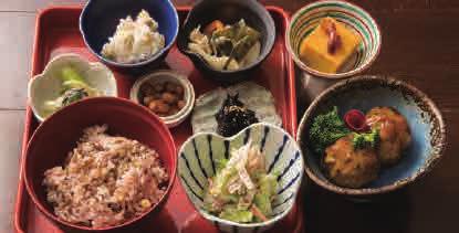 Lunch is a blend of rice, wheat, short-grain rice, brown rice, millet, and mung beans called "Kansei-han" with two sides of naturally farmed vegetables.