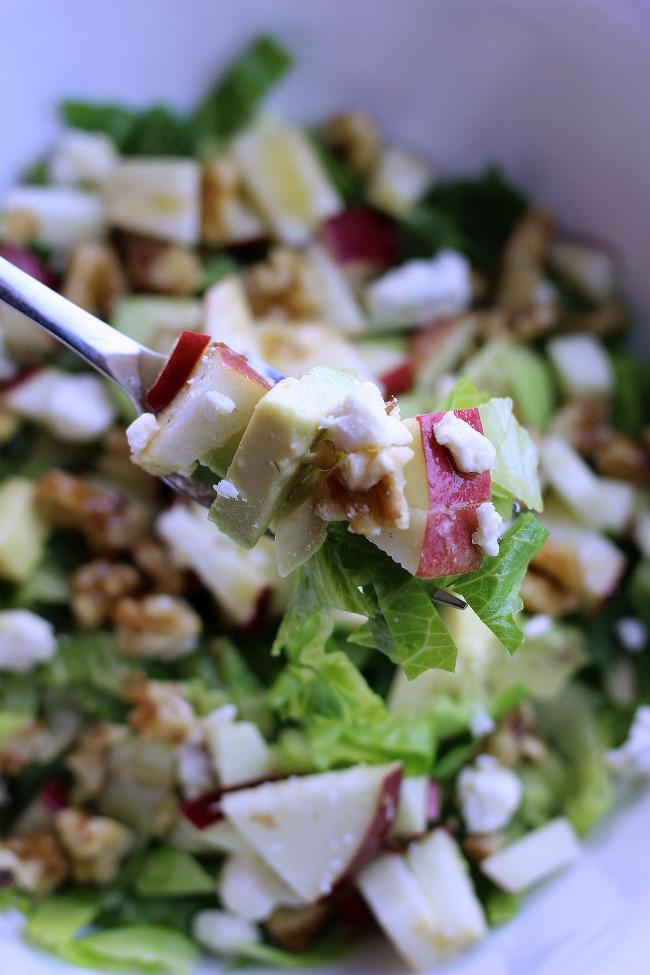 SALADS SUMMER CHOPPED SALAD DIRECTIONS: For the Salad Chop the romaine lettuce, avocados, apples and walnuts. Combine in a mixing or salad bowl.