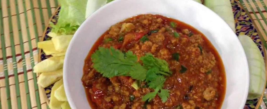 Ingredients: 100 gr pork (minced) 6-7 large sweet chilies Soy sauce or fish sauce to taste Water or stock of choice 5 coriander leaves 5 shallots 2 cloves garlic 2 medium tomatoes (cubed) Steamed or