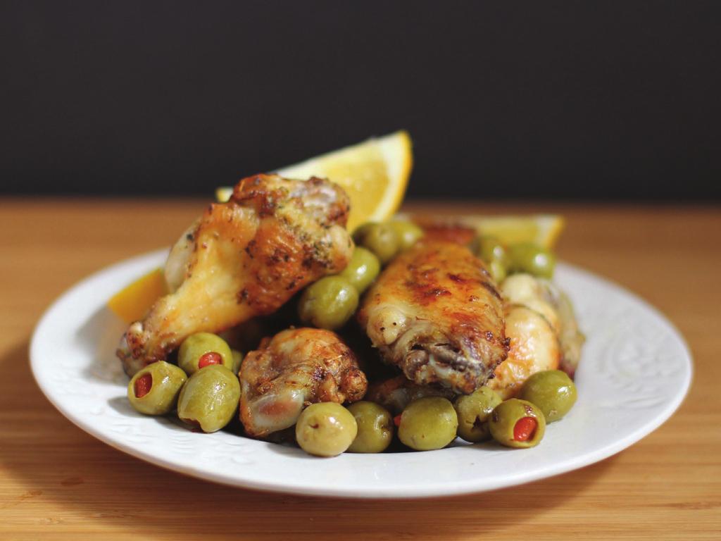 YIELD 4 SERVINGS AS AN APPETIZER COOKING TIME 15-30 MINUTES 1 TO 1/2 POUNDS CHICKEN WINGS 1 1/2 TEASPOONS LEMON JUICE 1 TEASPOON OREGANO PINCH GARLIC POWDER PINCH SALT 1/4 TO 1/2 CUP OLIVES