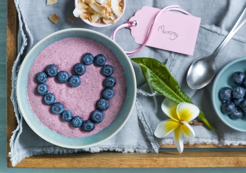 Berry smoothie bowl Makes 1 Preparation time: 10 minutes 1 cup frozen mixed berries (strawberries & raspberries preferably) 1 banana, peeled and sliced 1 tbs chia seeds 2 tbs rolled oats 1/3 cup