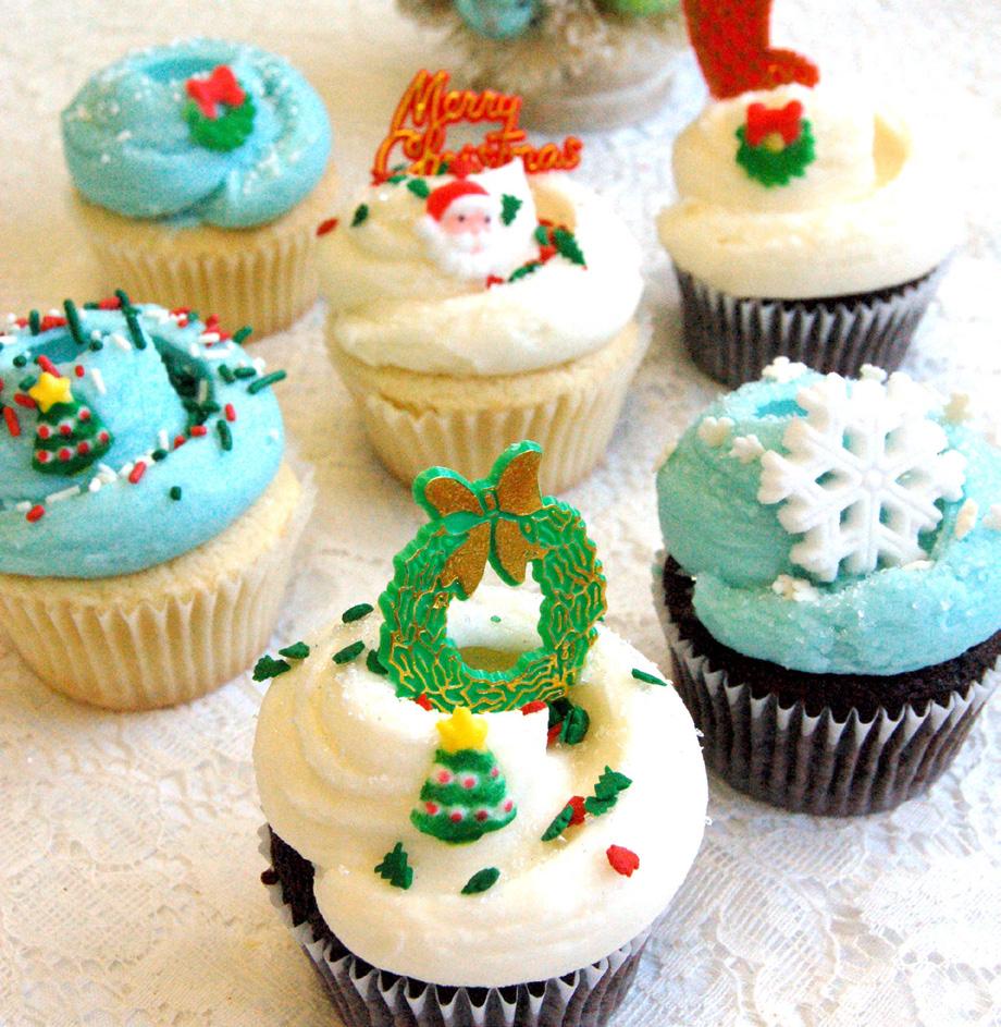 CHRISTMAS CUPCAKES $32 IN A BOX, $47 IN A TIN Merry Christmas!