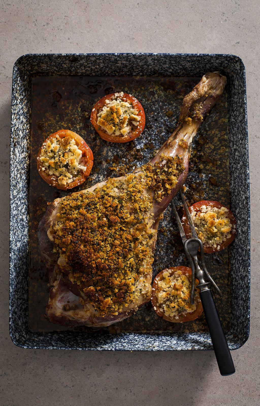 Cosciotto in crosta d erbe Roasted Leg of Lamb in a Herb Crust Serves 6 Preparation: 25 minutes Cooking: 30 minutes, plus 10 minutes resting 2 tablespoons chopped thyme 2 tablespoons chopped oregano