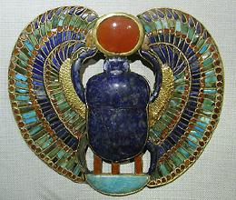 in their jewelry motifs Tutanhkamun