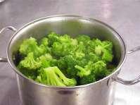 BROCCOLI FLORETS, FRESH - 80276 4 days - pre-staged in portion bags, held under refrigeration 1 day - Carried Over 30 minutes Fresh Broccoli Florets for Buffet 2 Pounds Broccoli Florets Fresh 1 Cup