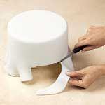 We recommend using the Smoother because the pressure of your hands may leave impressions on the fondant.