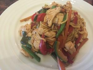 Chicken & Vegetable Stir Fry Serves: 4-6 Ingredients: 2 chicken breasts, thinly sliced 2 carrots 1 large zucchini 1 red capsicum 1 red onion 4