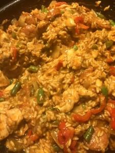 Spanish Chicken Paella Serves: 4-6 Ingredients: 2 chorizo sausages, sliced 600g skinless chicken thigh fillets, sliced 1 large red onion, roughly diced 1/2 large or 1 small red capsicum, sliced 1