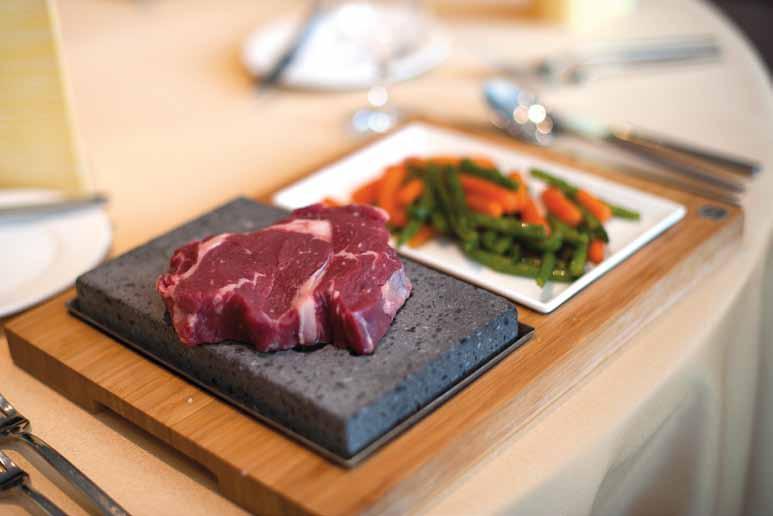 Špeciality z hovädzieho mäsa / Beef specialties 200g / 150g / 330g Hovädzí filet steak na lávovovom kameni / zemiakové 19,90, 9 hranolčeky / pečené šampiňóny /