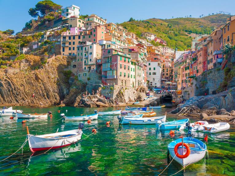 Our comprehensive exploration will include the visit of some of the most picturesque villages and landscapes of Cinque Terre National Park (a world heritage site, protected by UNESCO since 1997),